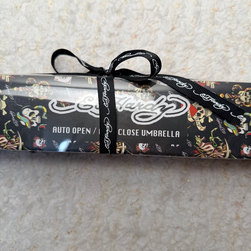 Ed Hardy 'Death Before Dishonor' Prints Pink and Black Patterned Umbrella - Picture 4 of 4